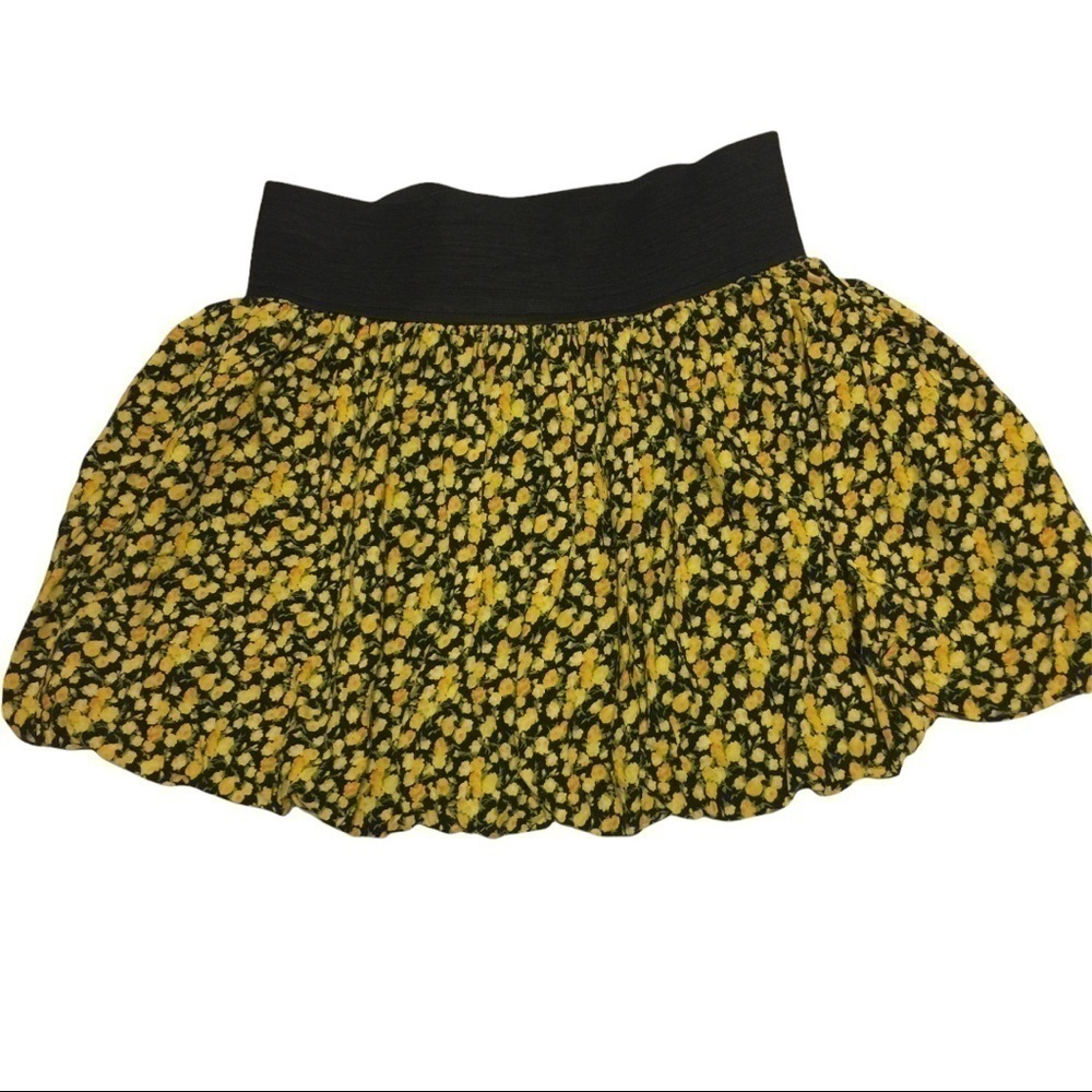 𝅺BODY Central bubble hem mini skirt, yellow/black floral black elastic waist Sm